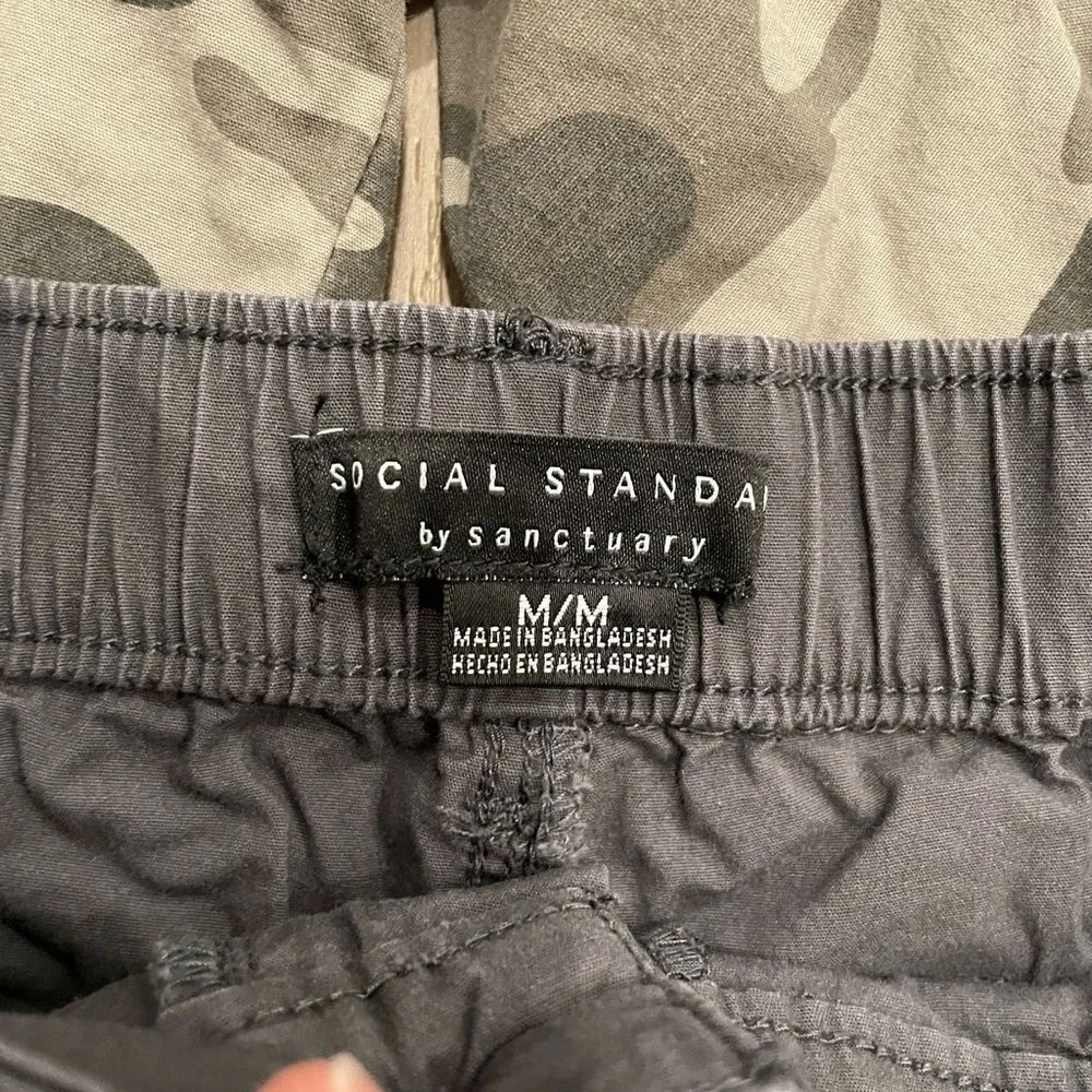Pair of 2 Women's Social Standard Grey and Camouflage Cargo Shorts - size medium - Picture 3 of 3